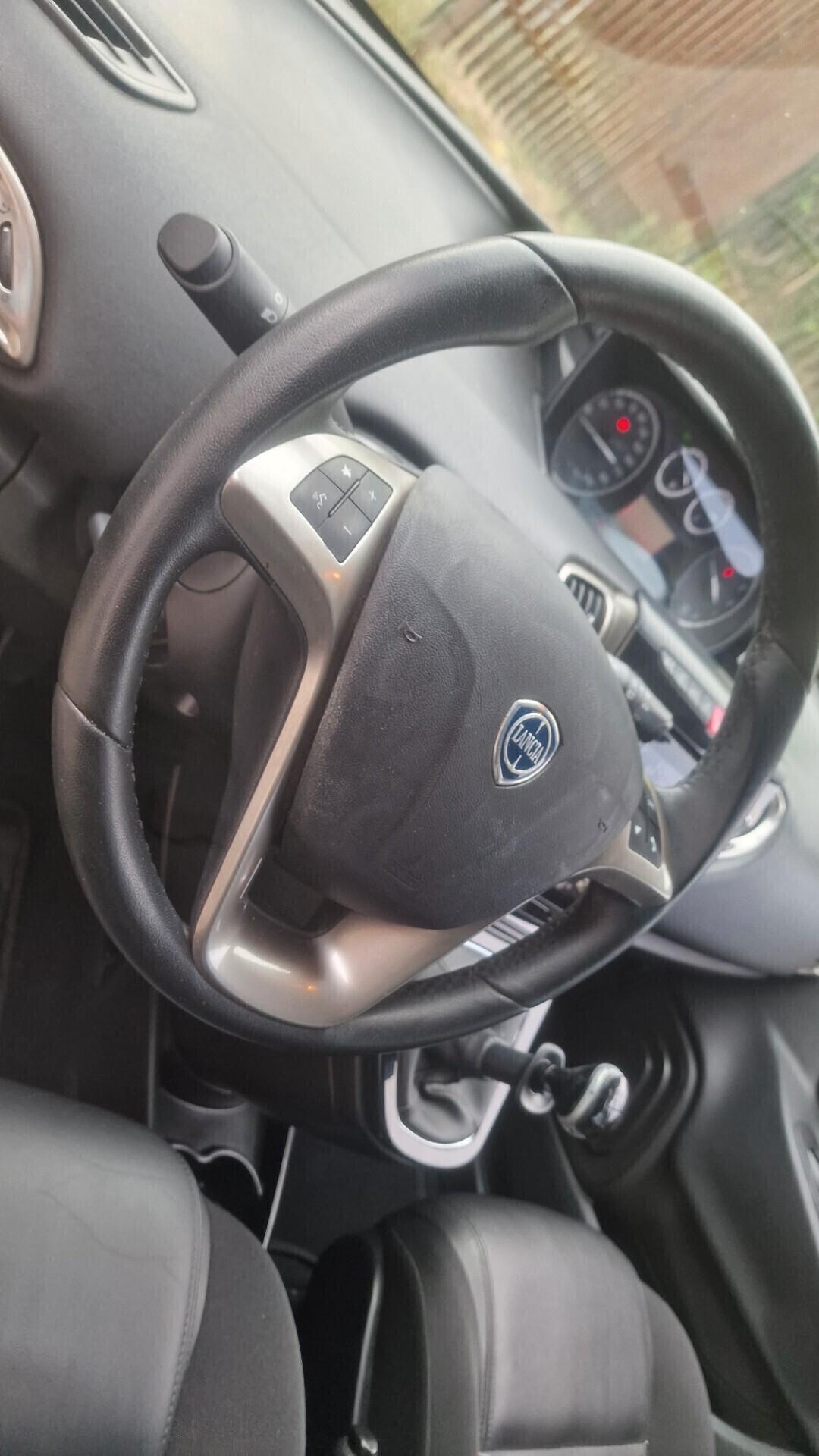 Lancia Ypsilon 1.2 69 CV 5 porte GPL Ecochic Gold