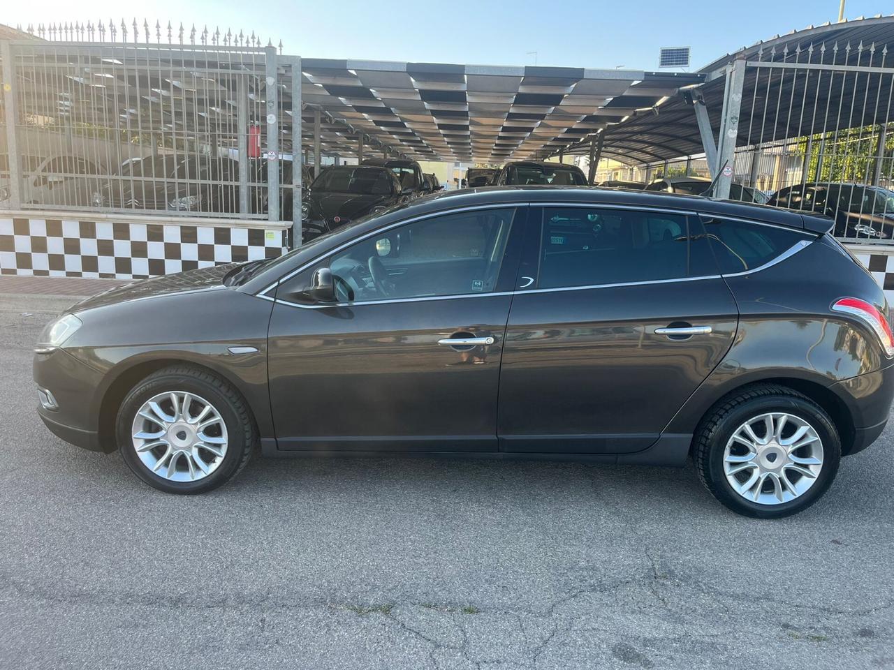 Lancia Delta 1.6 MJT Silver 2011