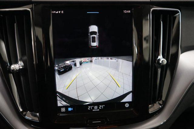 VOLVO XC60 B4 (d) AWD automatico Momentum Sport