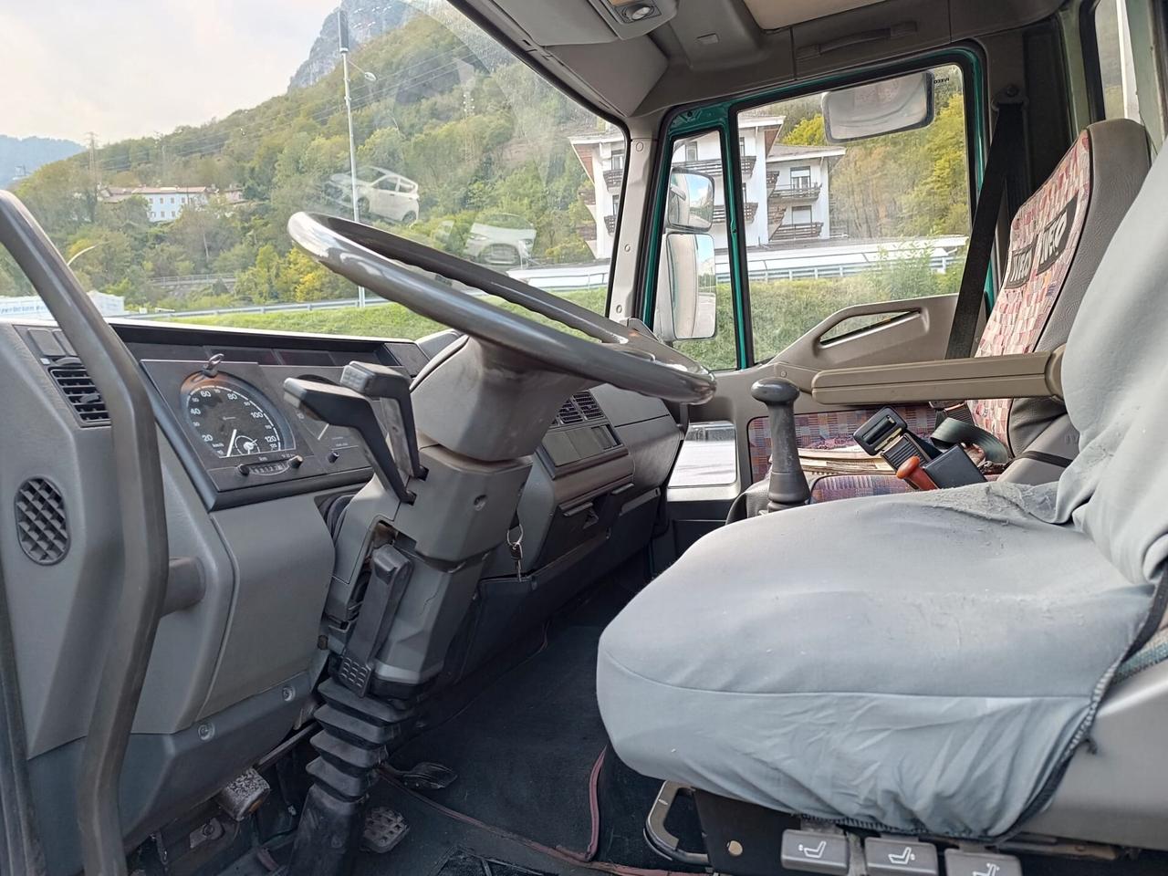 IVECO CON CASSONE E TELATO