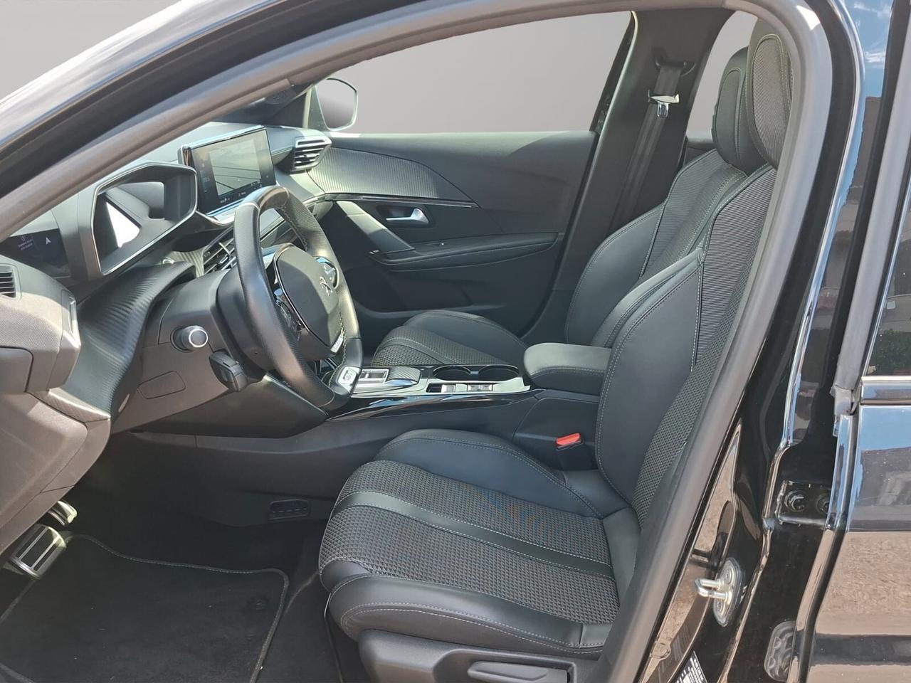 Peugeot 208 motore elettrico 136 CV 5 porte GT
