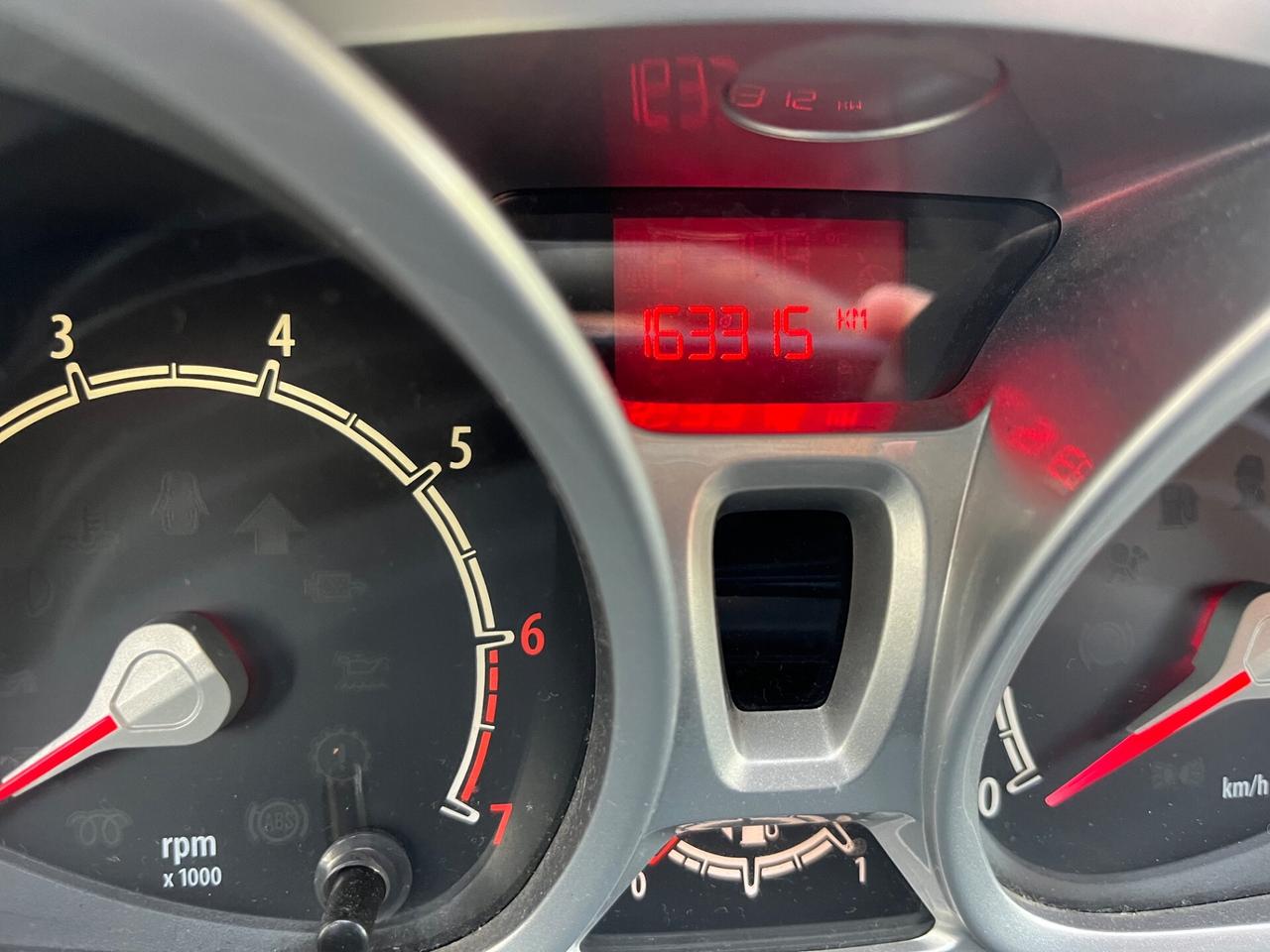 Ford Fiesta 1.2 BENZINA Titanium