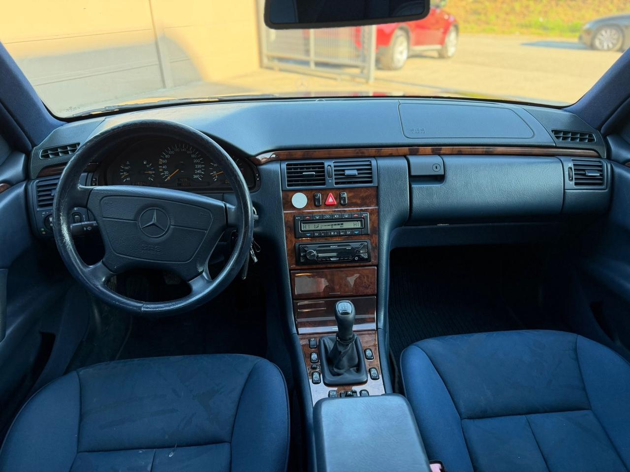 Mercedes-benz E 200 cat Classic