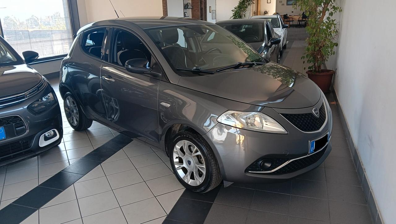 Lancia Ypsilon 85 CV 5 porte Gold CAMBIO AUTOMATICO