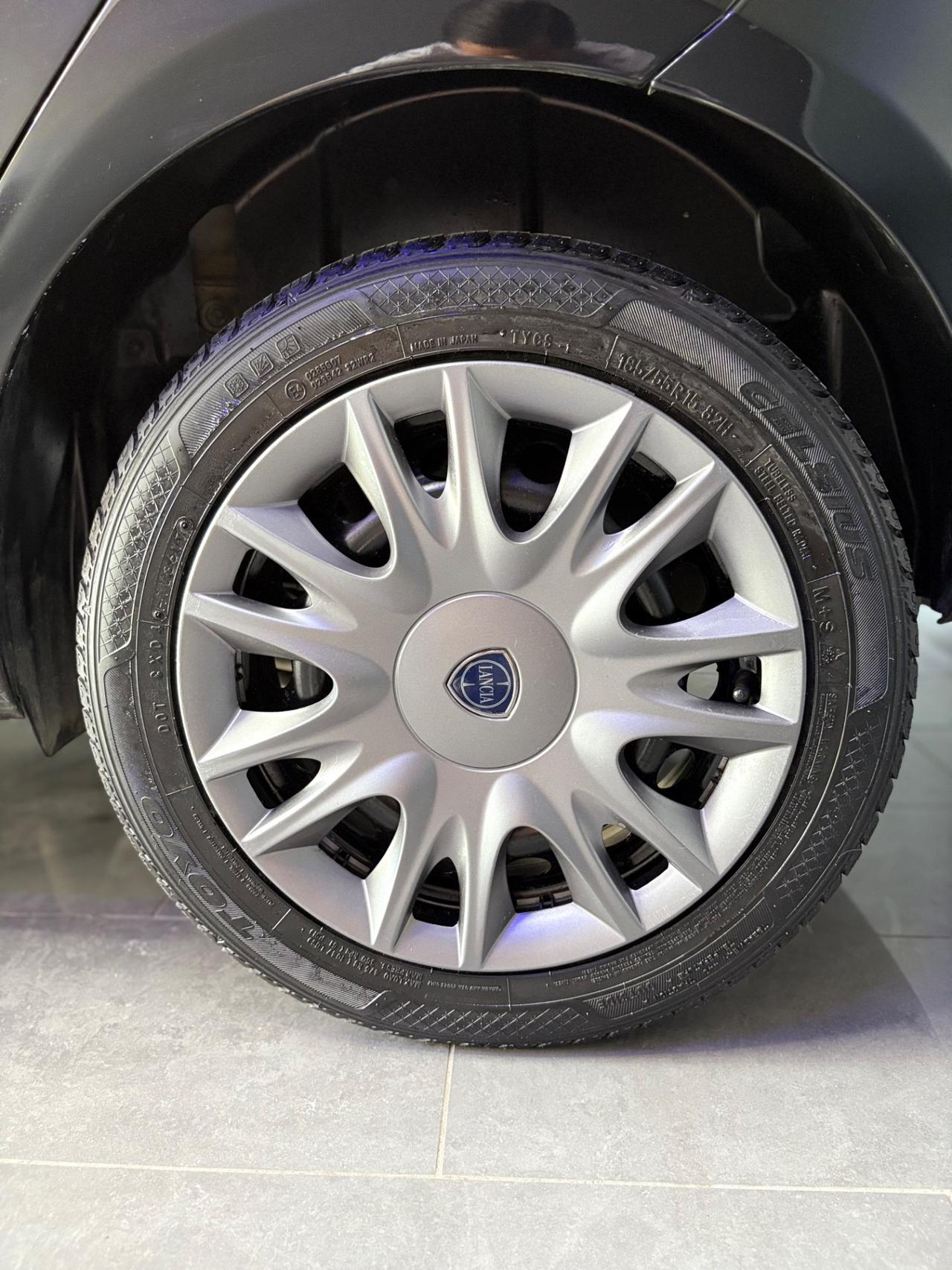 Lancia Ypsilon 1.2 GPL Ecochic Gold 2013