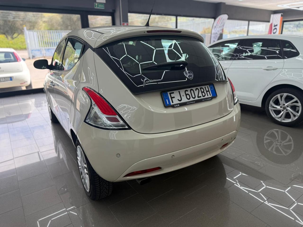 Lancia Ypsilon 1.2 69 CV 5 porte Gold