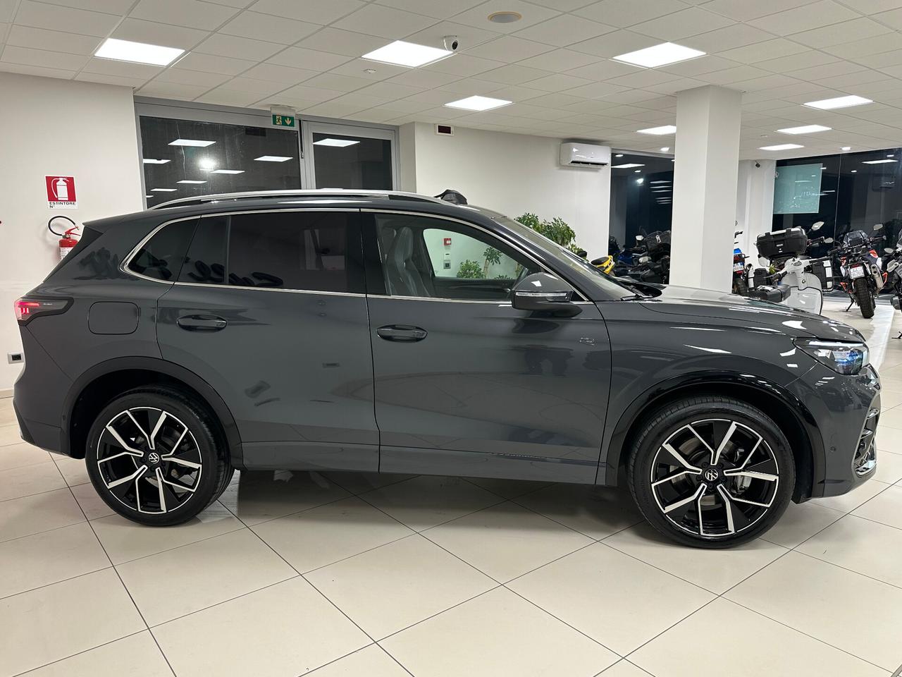 Volkswagen Tiguan 2.0 TDI 193 CV DSG 4MOTION R-Line - 2025