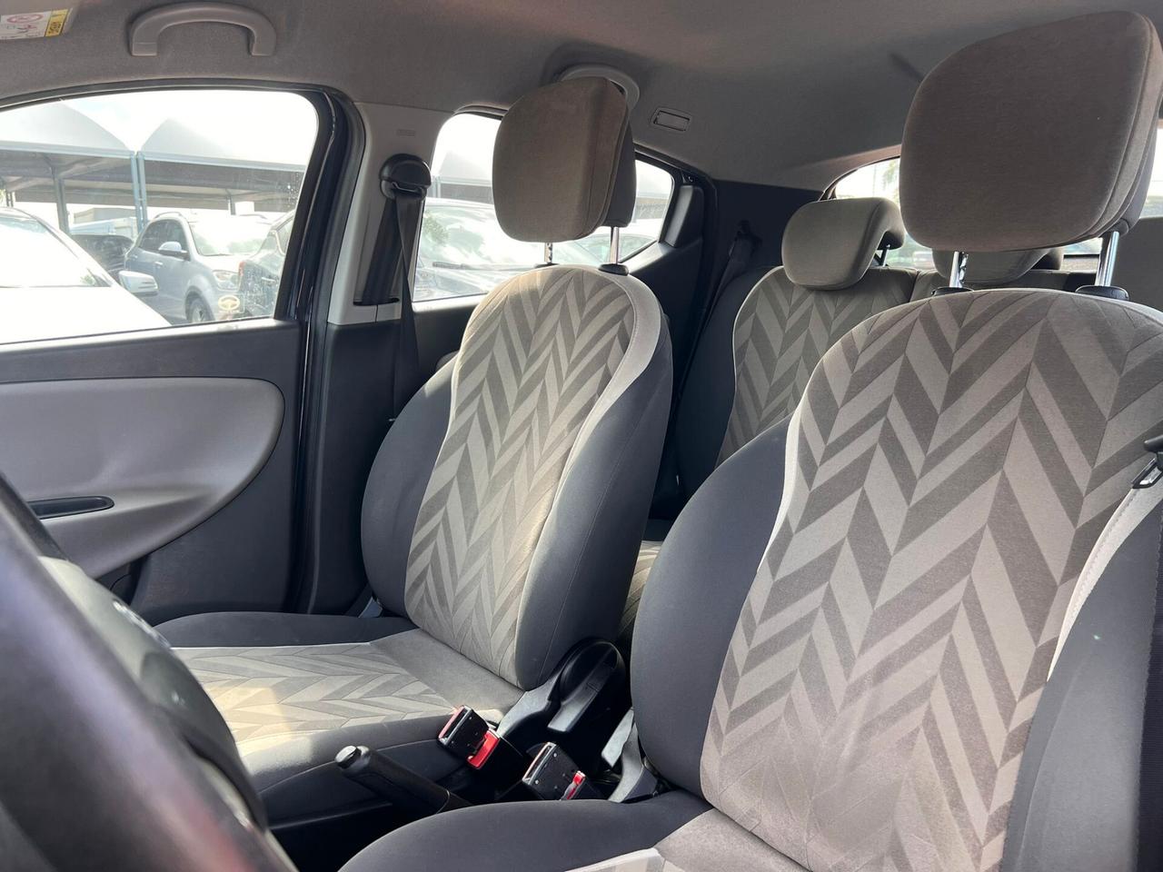 Lancia Ypsilon 1.2 69 CV 5 porte Platinum