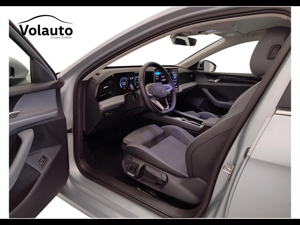 VOLKSWAGEN Passat IX 2024 - Passat 2.0 tdi scr Business 150cv dsg