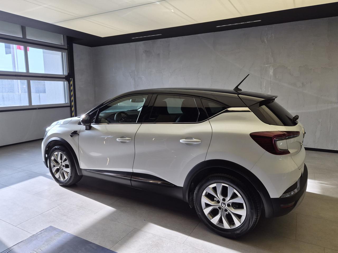 RENAULT Captur II 2019 - Captur 1.6 E-Tech hybrid Intens 145cv auto