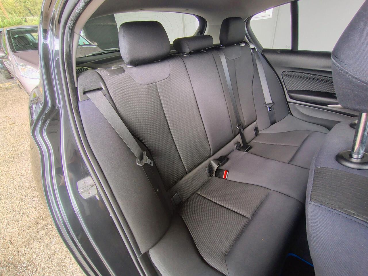 Bmw 114 114d 5p. Unique