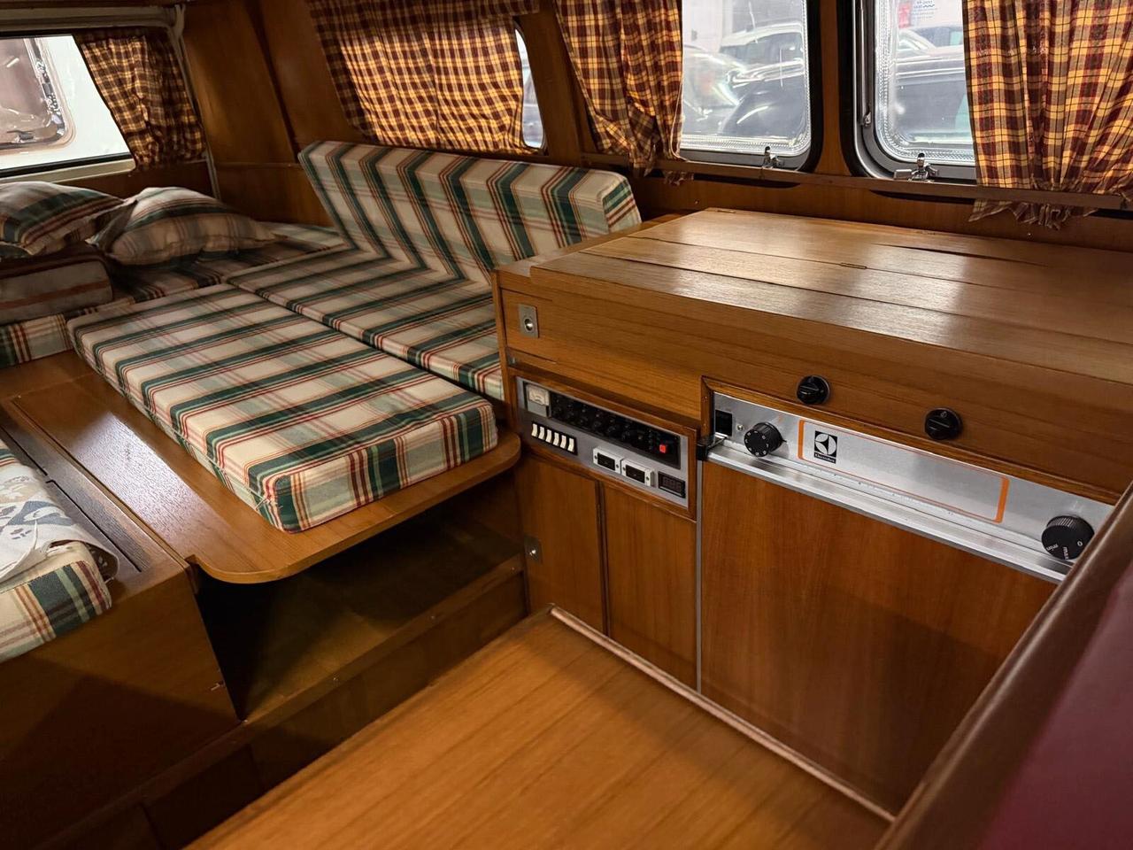 Volkswagen T2a + Roulotte Lander 340 Bora
