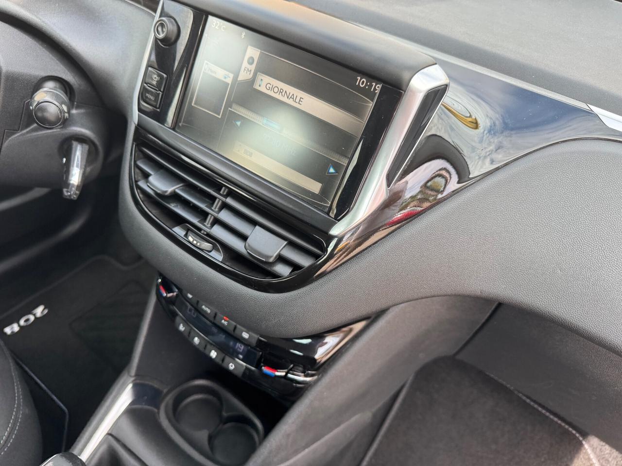 Peugeot 208 1.4 e-HDi 92 CV 5 porte neopatentati