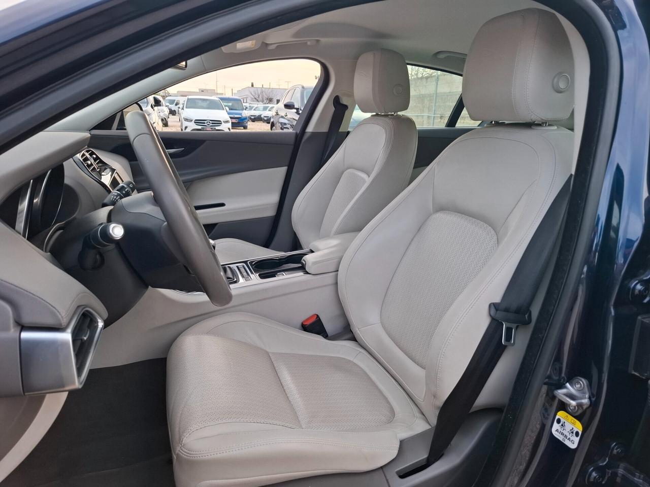 Jaguar XE 2.0 D 180cv *SOLO 23.000 KM*