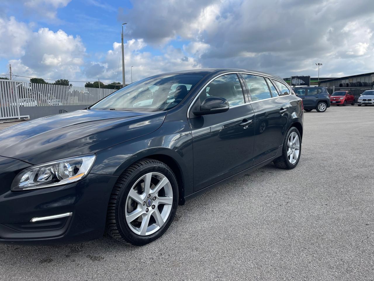 VOLVO V60 2.0 D3 136CV MANUALE FULL NEW MY15