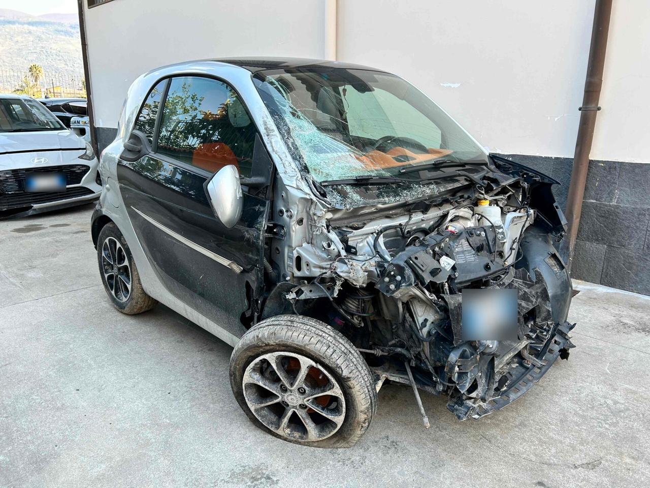 Smart ForTwo 1.0 Benz. Aut. 70CV - 2016 Incidentata