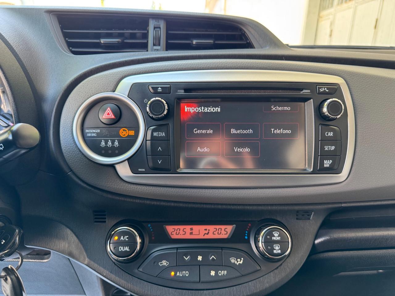 Toyota Yaris LOUNGE 5P GARANZIA 24 MESI NEOPATENT.