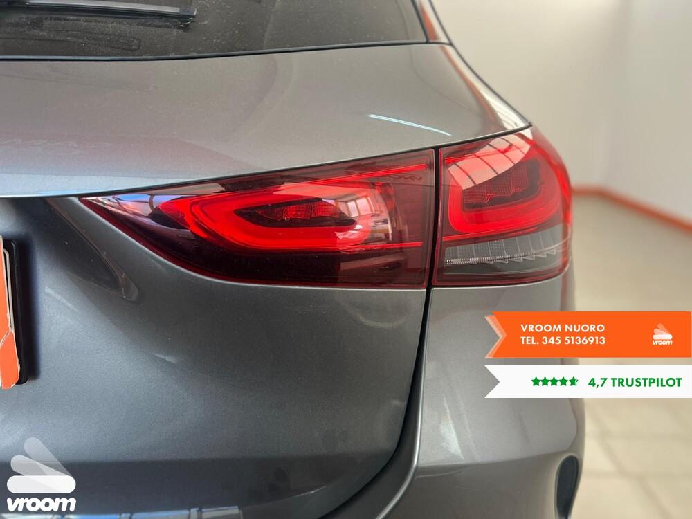 MERCEDES GLA (H247) GLA 200 d Automati...