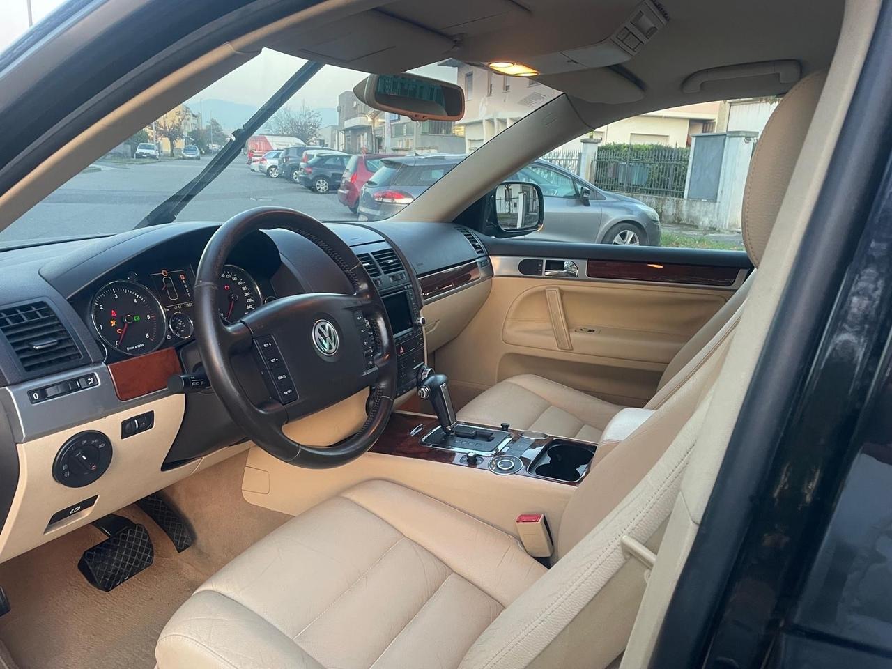 Volkswagen Touareg 3.0/240CV V6 TDI DPF tip. Exclusive