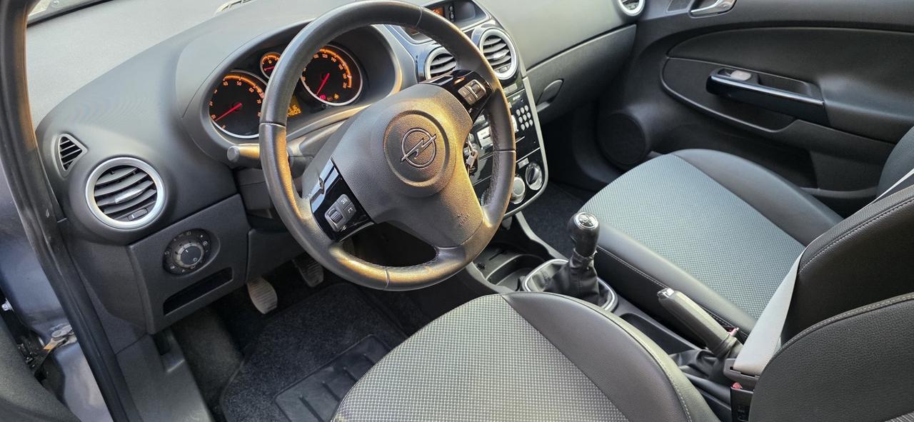 Opel Corsa 1.4 16V 5 porte Cosmo