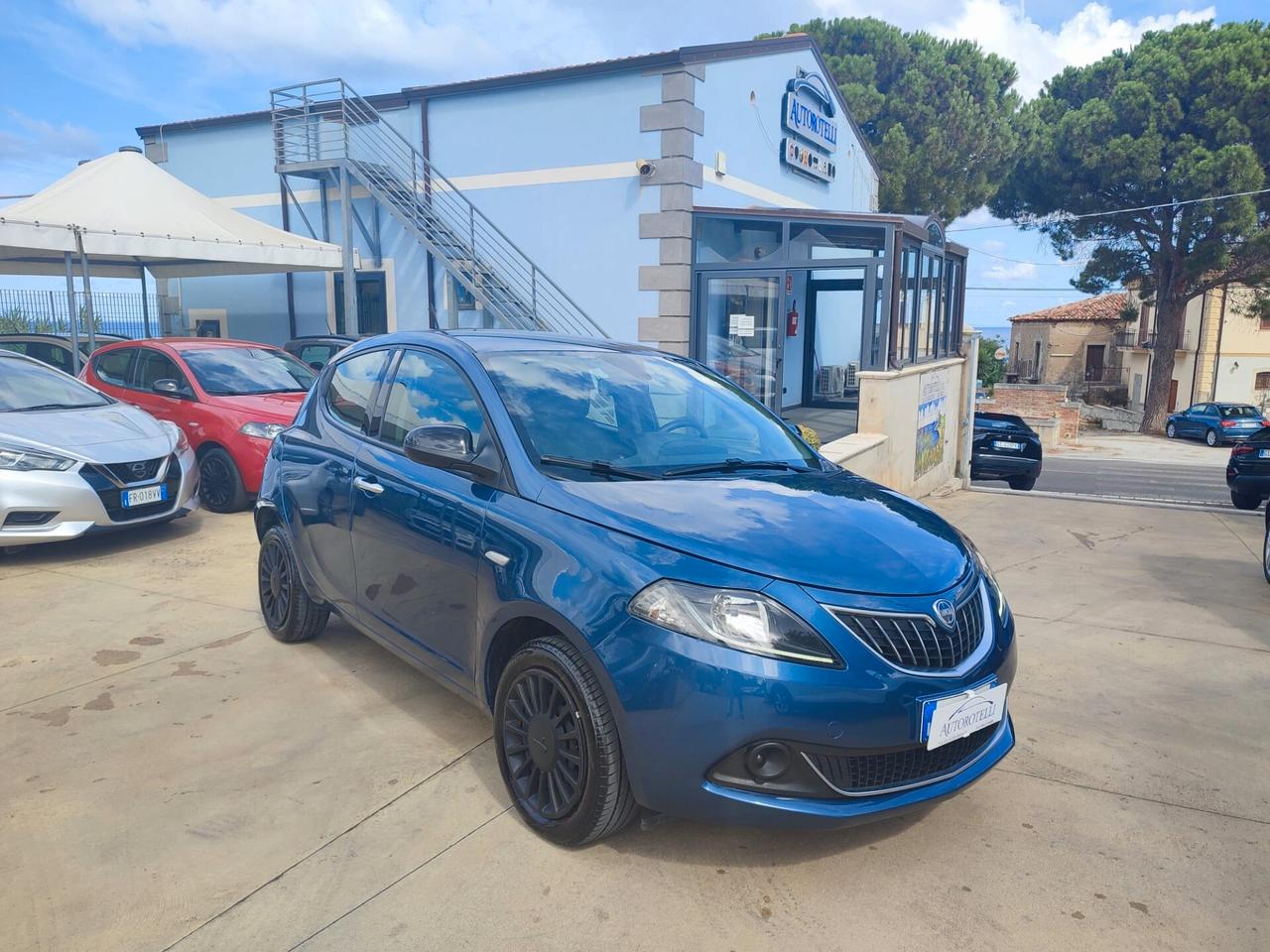 Lancia Ypsilon 1.0 FireFly S&S Hybrid Silver