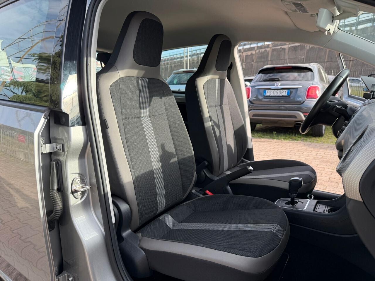 Volkswagen up! 1.0 75 CV 5p. AUTOMATICA TELECAMERA CRUISE SENSORI PDC