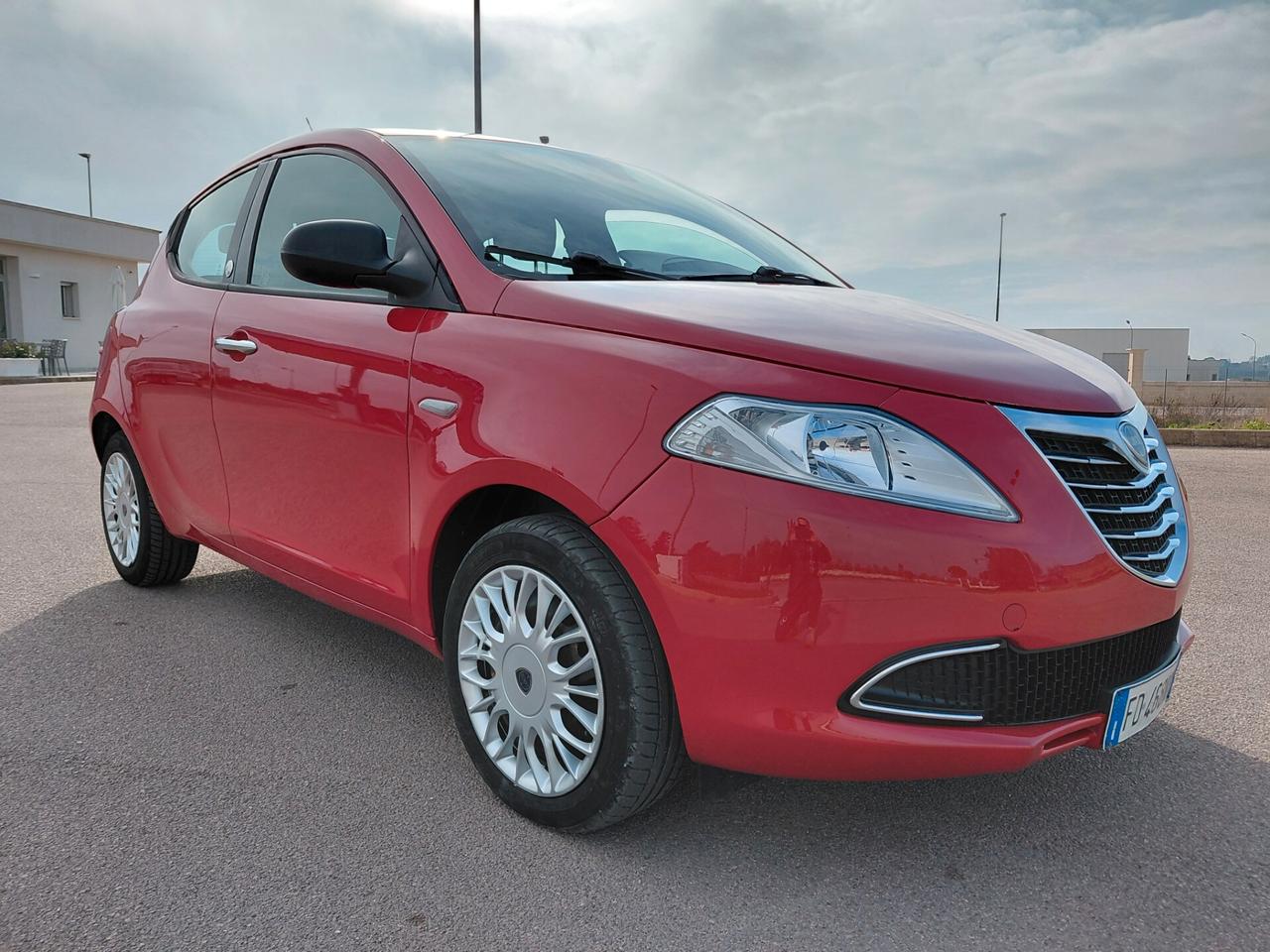 Lancia Ypsilon 1.2 69 CV 5 porte GPL Ecochic Silver