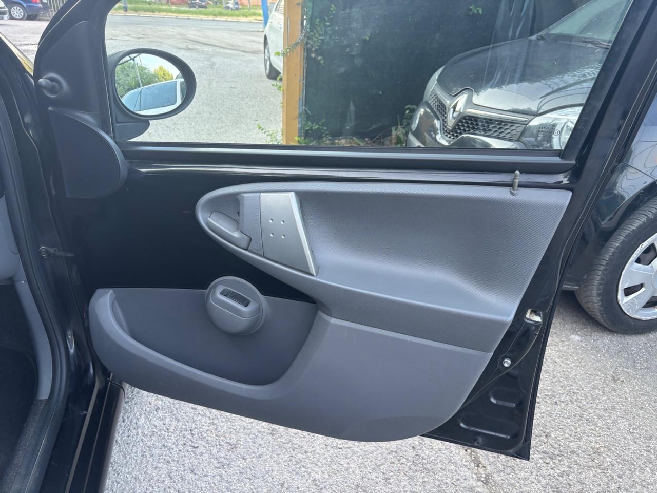 Toyota Aygo 1.0 5 porte Sol OK NEOPATENTATI