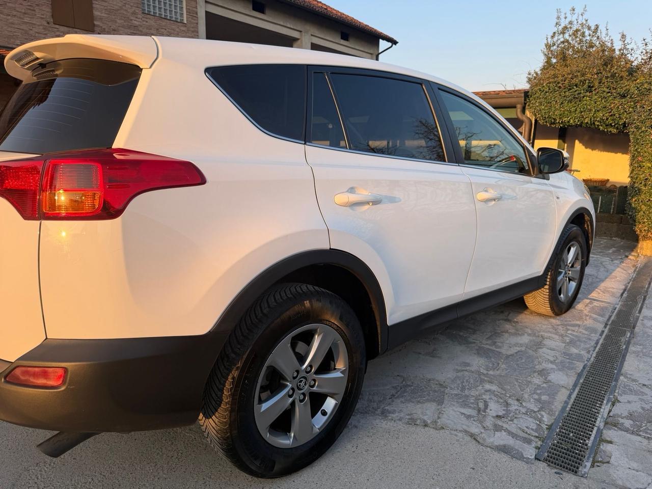 Toyota RAV 4 RAV4 2.0 D-4D 2WD Style White Ed. Neopatentati