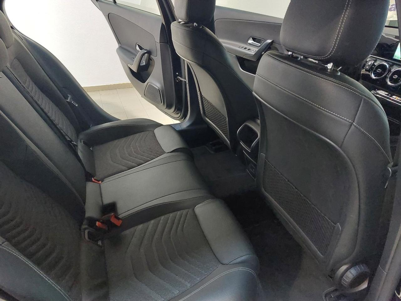 Mercedes A 180 D Business 8G-DCT