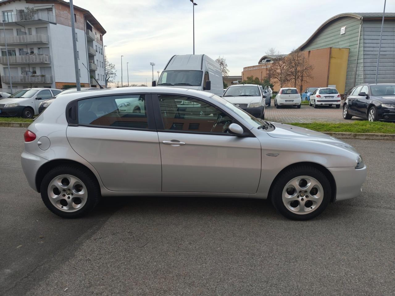 Alfa Romeo 147 1.6 Benz euro 4 5 porte Black Line
