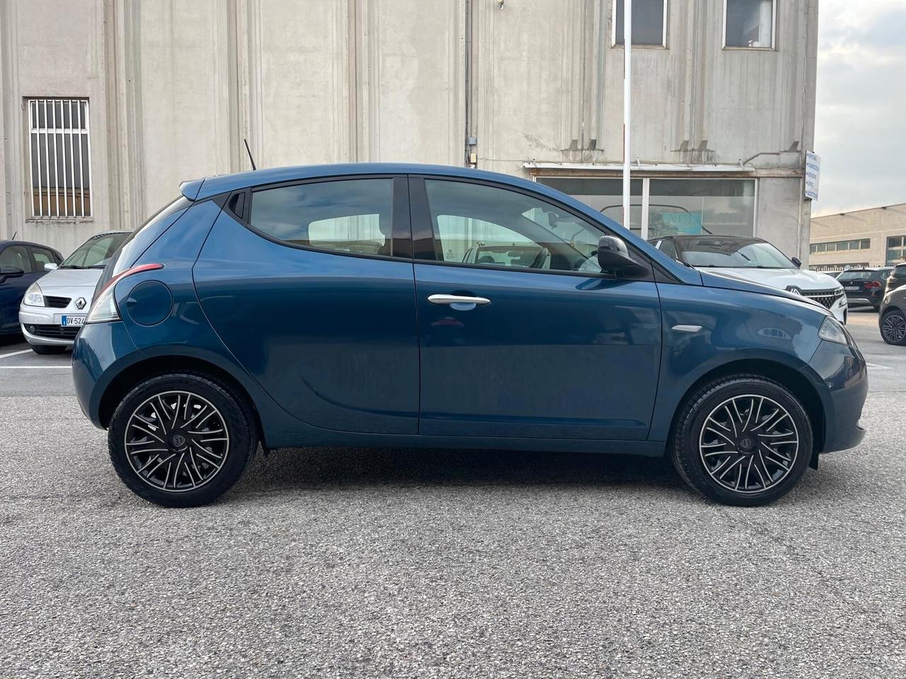 Lancia Ypsilon Hybryd 1.0 70 CV 5 porte S&S GOLD