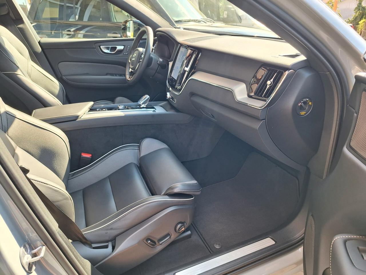 Volvo XC 60 XC60 B4 (d) AWD automatico Ultimate Dark