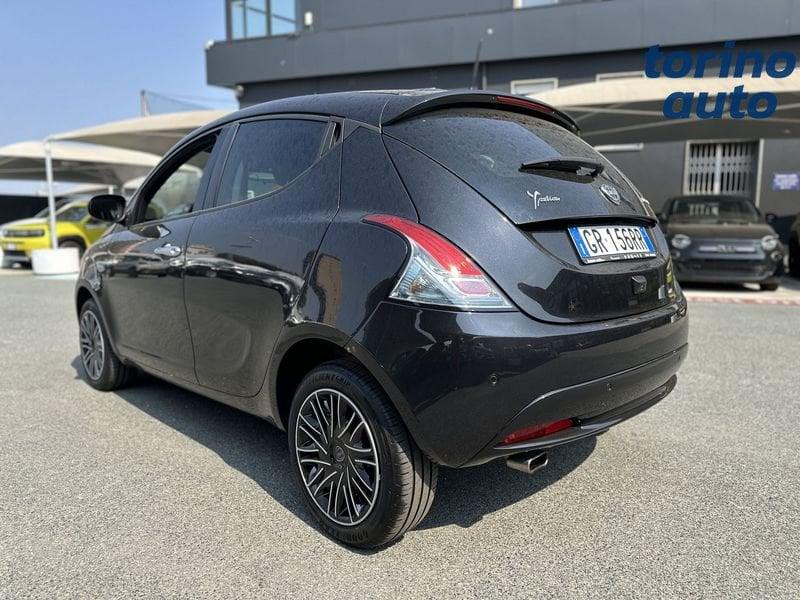 Lancia Ypsilon 1.0 FireFly 70cv Hybrid Silver