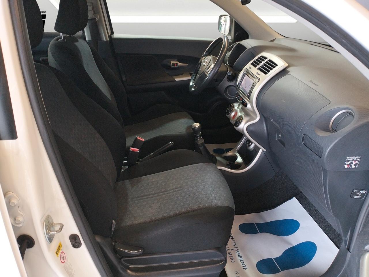 Toyota Urban Cruiser 1.3 vvt-i Dual Luxury 4wd