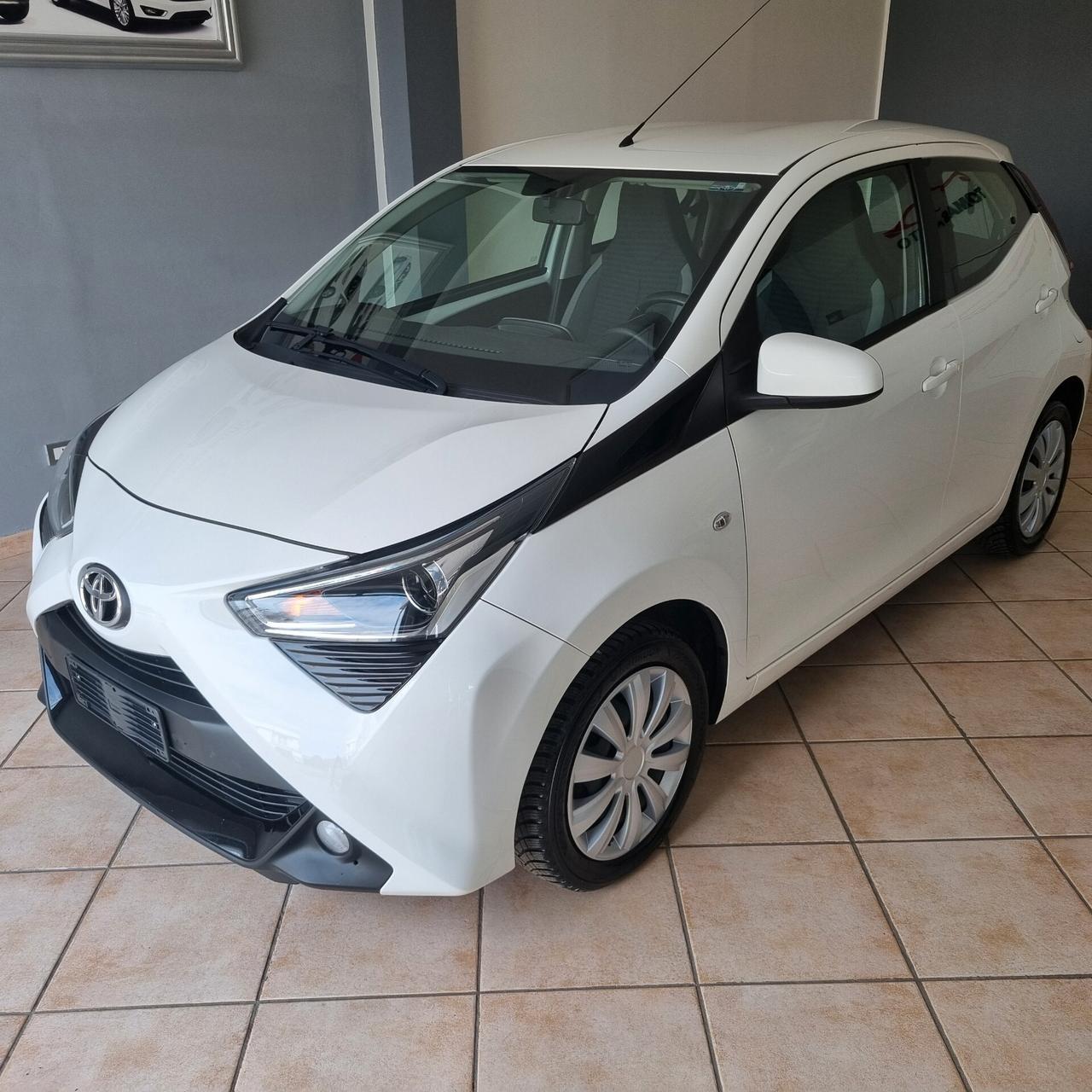 Toyota Aygo Connect 1.0 VVT-i 72 CV 5 porte x-play