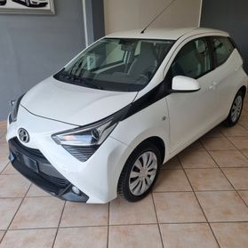 Toyota Aygo Connect 1.0 VVT-i 72 CV 5 porte x-play