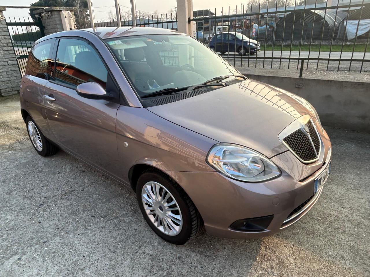 Lancia Ypsilon 1.3 MJT 75 CV Argento