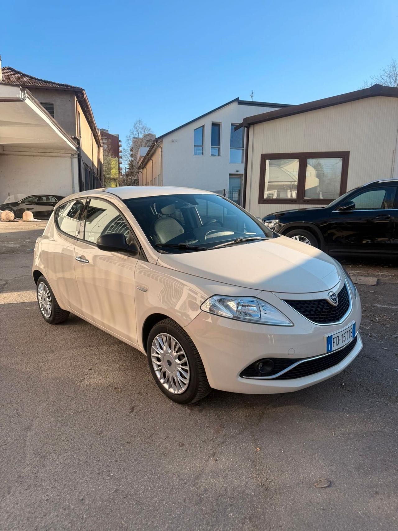 Lancia Ypsilon 1.2 69 CV 5 porte GPL Ecochic Silver