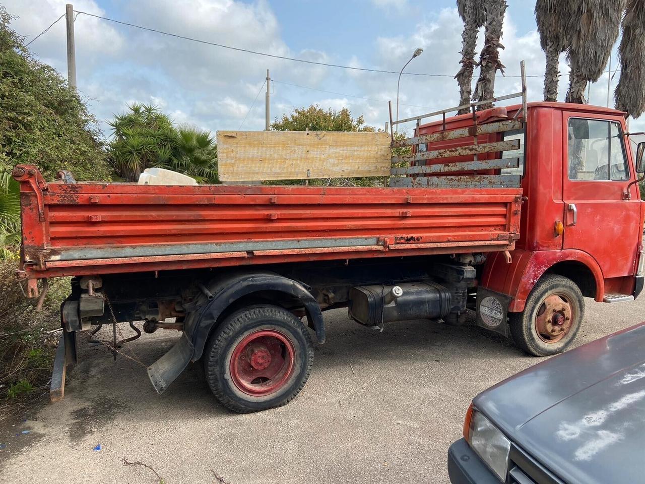 Iveco OM 50 RIBALTABILE TRILATERALE