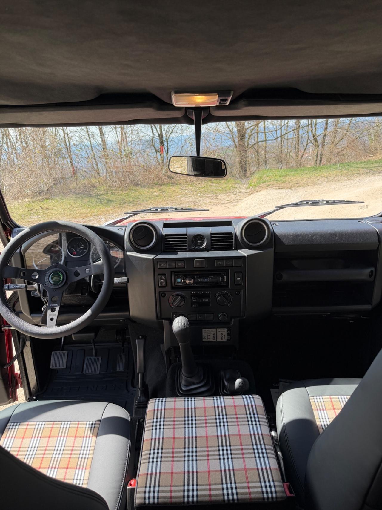 Land Rover Defender 90 2.2 TD4 IBRIDA