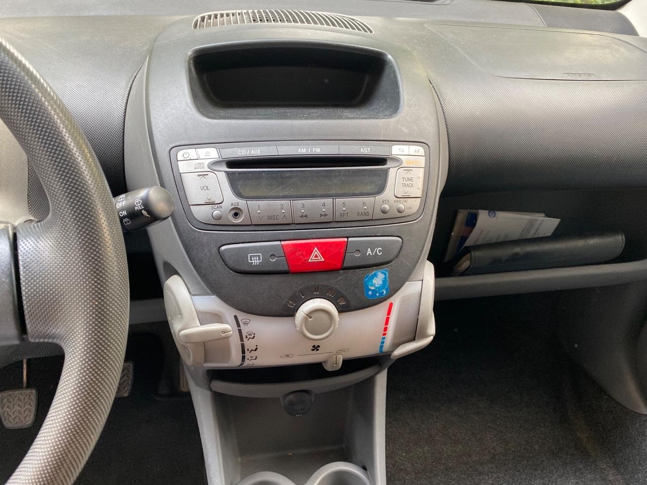 Toyota Aygo 1.0 5p Sol 98.000KM - NEOPATENTATI!!!