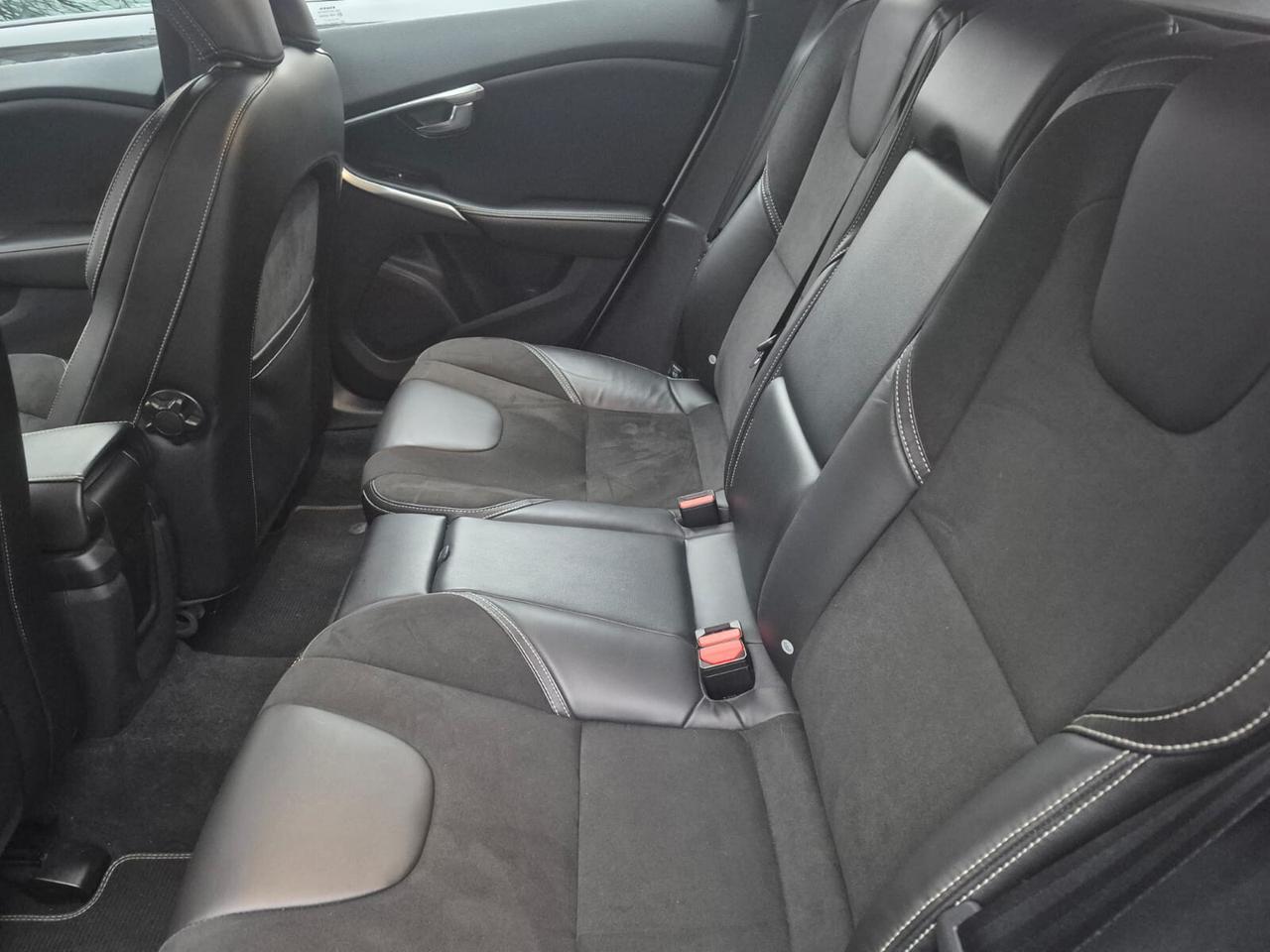 Volvo V40 D2 R-design DISTRIBUZIONE NUOVA