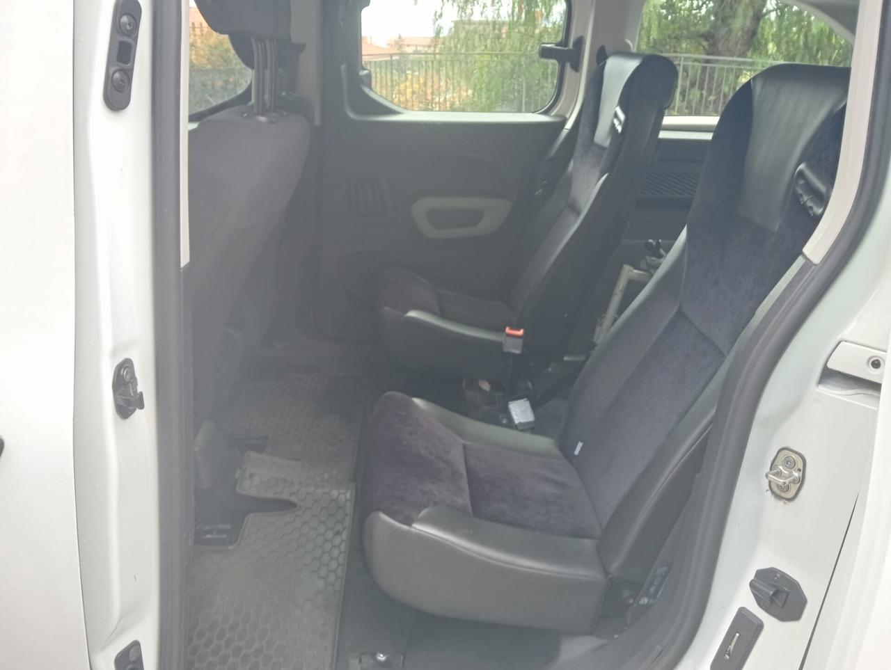 Citroen Berlingo Pianale ribassato con rampa disabili in carrozzina