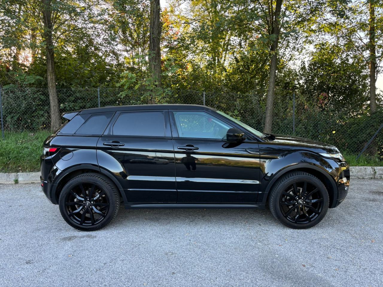 Land Rover Range Evoque 2.2 TD4 5p. Pure