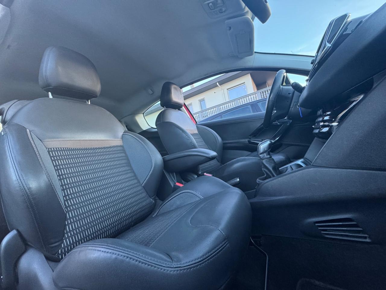 Peugeot 208 1.4 HDi 68 CV 3 porte Allure