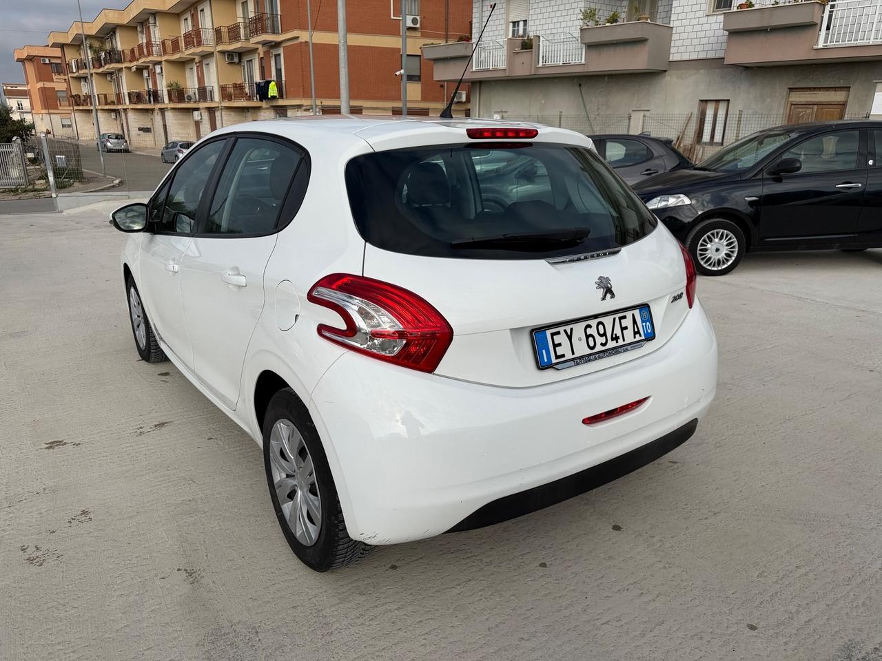 Peugeot 208 1.4 HDi 68 CV AUTOCARRO 5 POSTI