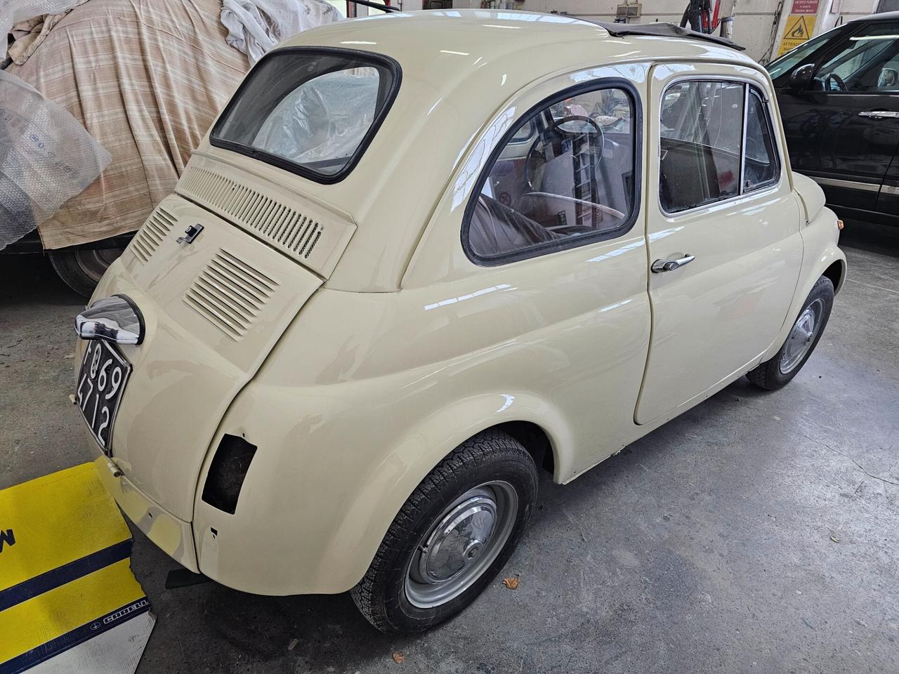 Fiat 500 L - Asi - in fase di riverniciatura