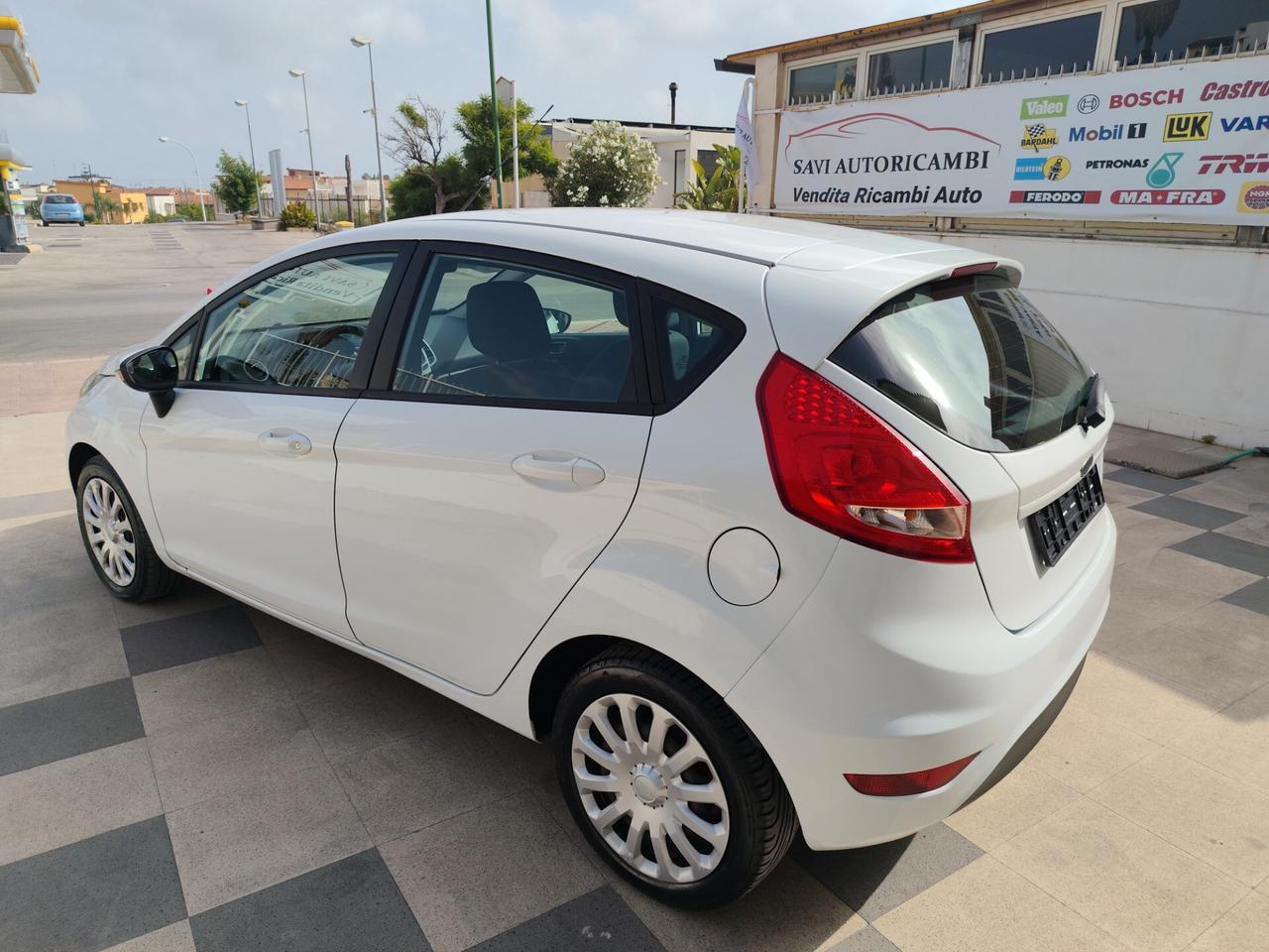 Ford Fiesta 1.4 TDCi 70CV 5 porte Titanium