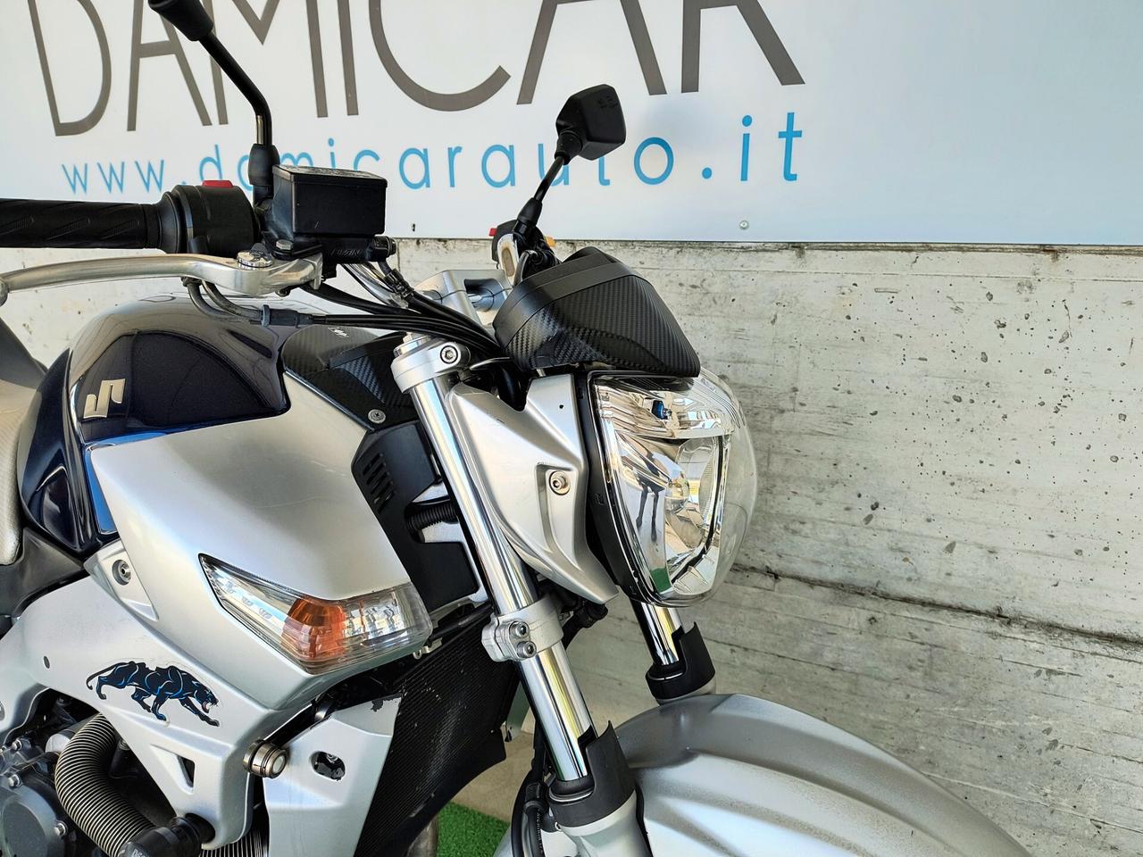 Suzuki GSR 600